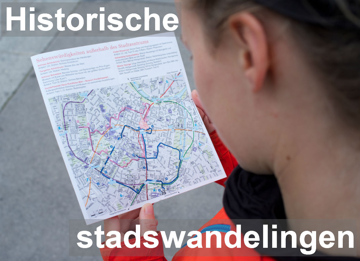 Afbeelding Historische stadswandelingen. Een kaartje met stadswandelingen in Wenen bestuderen