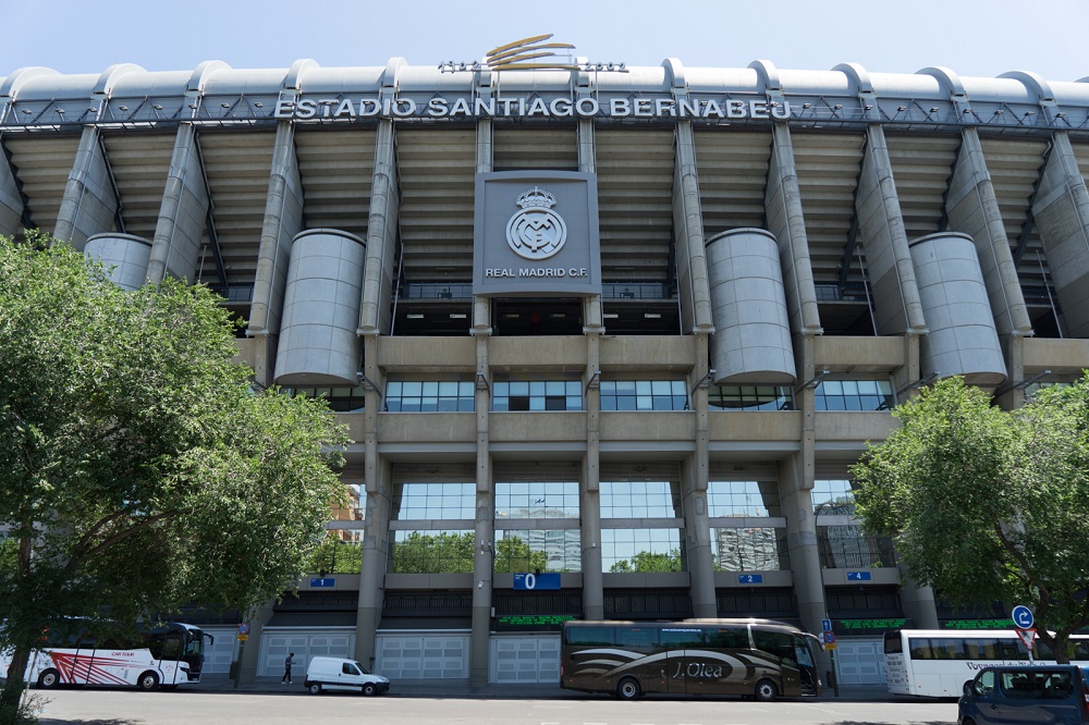 Facade van het voetbalstadion Santiago Bernabeu van Real Madrid, te Madrid