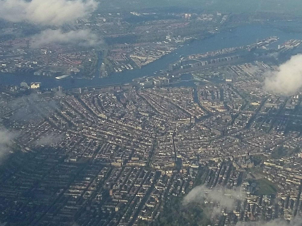 Zicht op Amsterdam vanuit de lucht