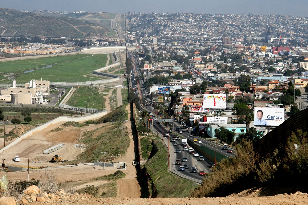 De Mexicaanse stad Tijuana is tot aan het grenshek gebouwd